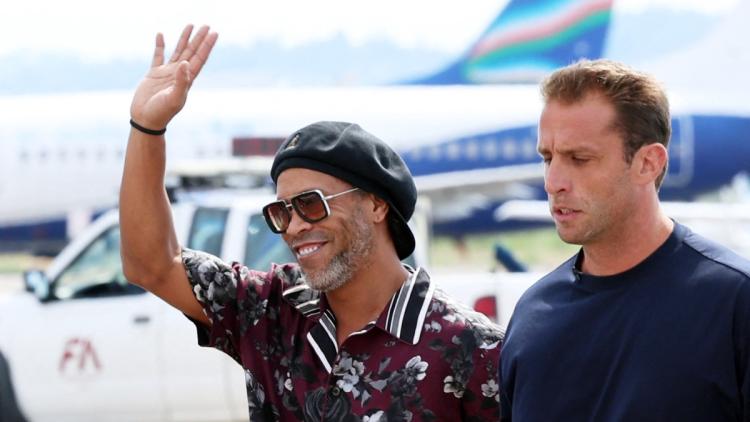 e454343e-d7f0-4f67-bfb5-e5c53c4563a5 Ronaldinho signe un dernier contrat en Italie
