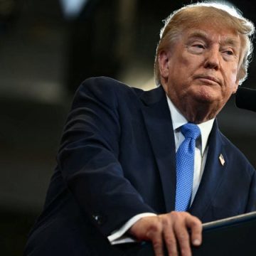 e98cb42c-1cec-4698-9eda-8eea31149f11 Donald Trump rend hommage à Dolly Parton suite à son décès