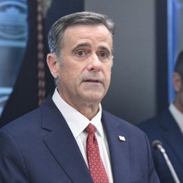 e9b85256-cef1-42f0-82ca-a557a55f8787 Visite mystère du chef de la CIA à Moscou
