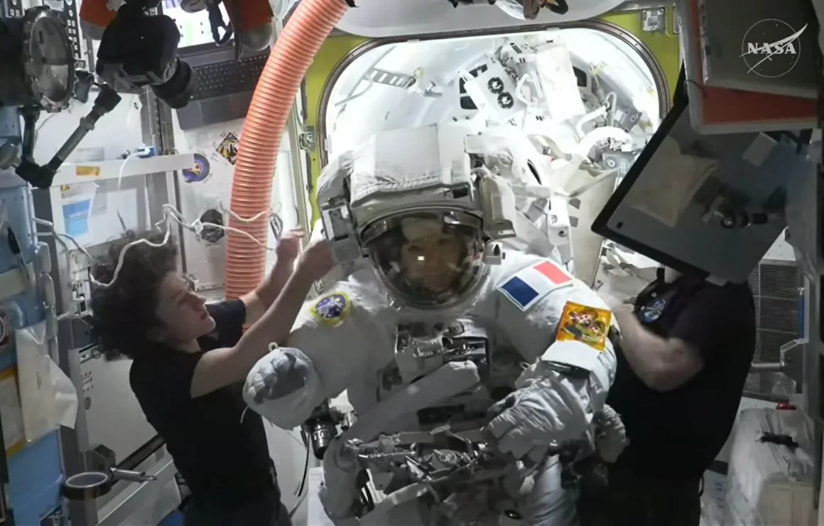 eda1aee0-2459-41f5-ab56-5f72333a3b35 Sophie Adenot poursuit sa mission spatiale