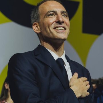 eee691f7-b1a4-4609-ab07-35a82f605799 Raphaël Glucksmann annonce sa candidature à l’élection présidentielle de 2027