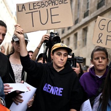 f1b74d4a-4a6b-4042-acfb-b9cec6fe86d9 Hommage à Caroline Grandjean-Paccoud et lutte contre la lesbophobie