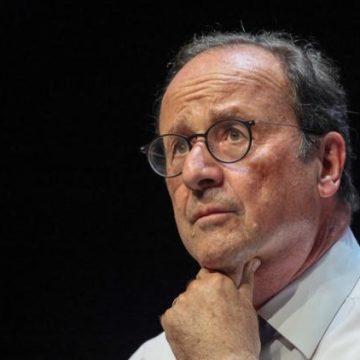 f1ca7d60-6d5c-4a6e-ad24-d57efeef8da0 François Hollande se prépare à un éventuel retour pour la présidentielle 2027