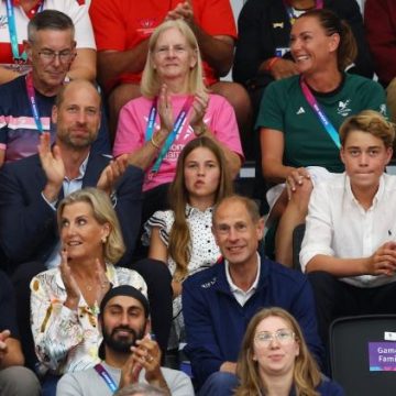 Kate et William aux Jeux du Commonwealth avec leurs enfants