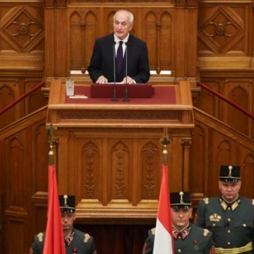 f24d2a38-008b-41a0-8850-d4d385e19c79 András Baka élu président en Hongrie, succédant à Tamás Sulyok