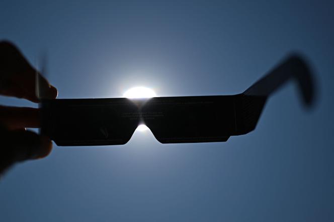 f3513744-f6ce-4abe-a82a-aab80201e16e Augmentation des ventes de lunettes de protection avant l’éclipse solaire