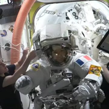 f50c1d3c-6342-4a35-bbb0-0b1ab78c743b Sophie Adenot prépare sa deuxième sortie dans le vide spatial