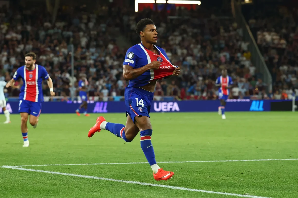 La pelouse du Parc des Princes force l&rsquo;inversion des premiers matchs du PSG en Ligue 1