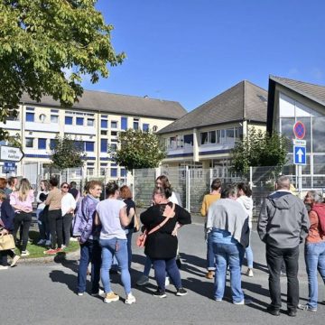 fbb6ae02-b837-4697-aec6-397eb7caf070 Mobilisation contre la fermeture du collège du Châtelet