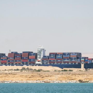 ff333c0b-4f59-437d-9c8b-0f72b206337b Le canal de Suez : Une artère vitale du commerce mondial