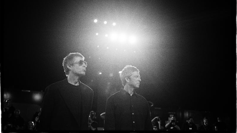 04409f70-d92e-4abc-b020-47288ed99b7b Les Frères Gallagher réconciliés dans « Oasis : Don’t Look Back in Anger »