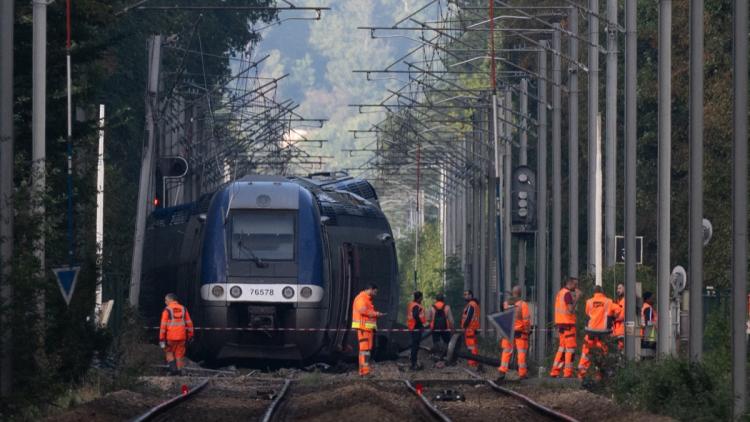 08d46819-1b94-4694-b6e1-8233b226fb90 Un déraillement de train en Normandie fait 44 blessés