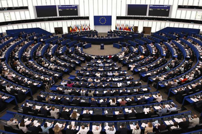 0cf4dc09-c3be-4f79-a513-88b0636e63e9 Retrait des Oligarques de la Liste des Sanctions Européennes