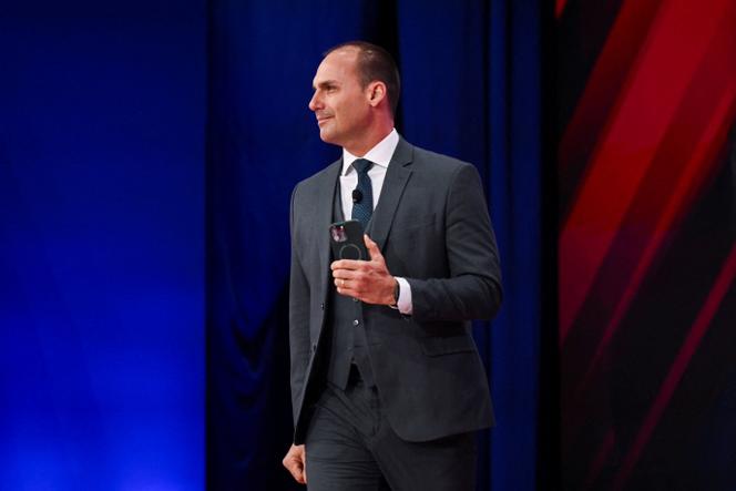 0f4281da-7cff-4e9d-8a60-b35774741b9a La vie confortable d’Eduardo Bolsonaro aux États-Unis