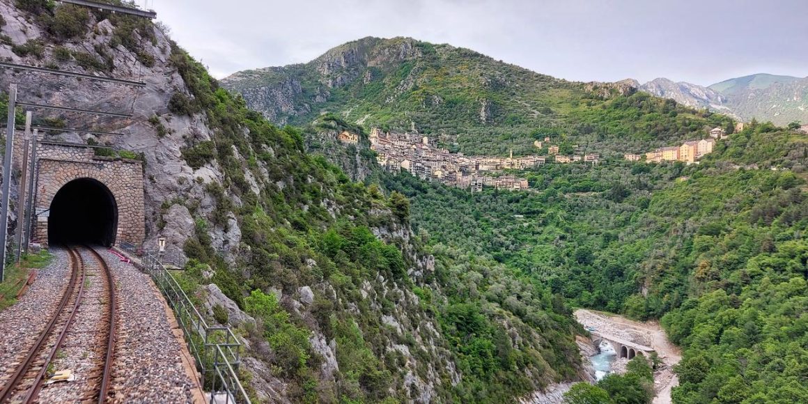 10bb0a7a-9dd9-4f16-b582-a270c1d0aa24 Voyager sur la voie ferrée entre Nice et Cuneo : un itinéraire alpin
