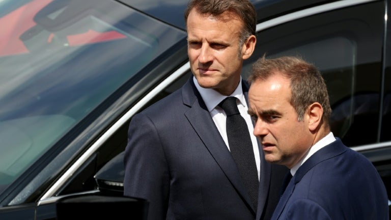 15091d35-a154-4ea9-977e-35009f288c2b La popularité de Macron et Lecornu atteint un niveau historiquement bas