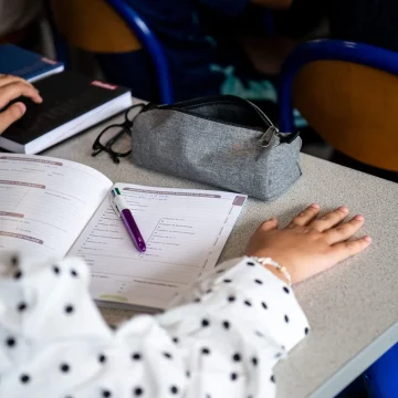 17b60935-7c88-4593-aa1e-3ea8d4e7a102 L’enseignement en Angleterre se distingue par ses performances en sciences, lecture et maths