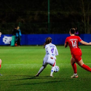 1e3d0a41-f200-479b-92e4-5a08b28e8b26 Problèmes financiers dans le football féminin français