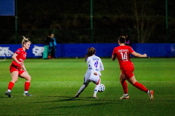 1e3d0a41-f200-479b-92e4-5a08b28e8b26 Problèmes financiers dans le football féminin français