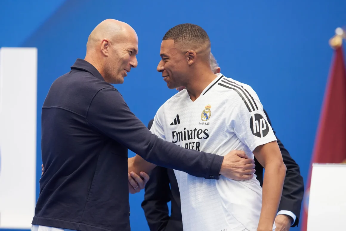 Zinedine Zidane dévoile sa première liste de joueurs pour l&rsquo;équipe de France