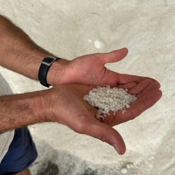 La production record de sel dans les marais salants de Guérande