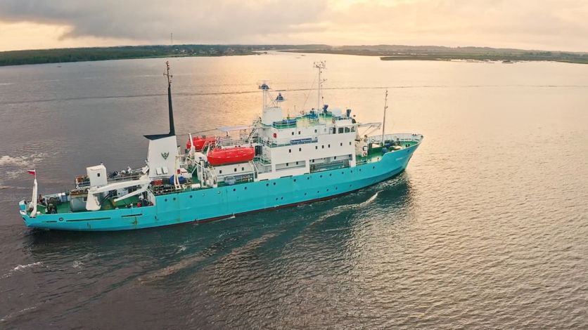 A screengrab from an archive video shot in July 2022 shows Professor Molchanov, a Russian ship which was seized by Norway in the Arctic La tension diplomatique entre Moscou et Oslo autour du navire saisi au Svalbard