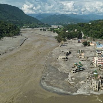 Devastation in Nuwakot: Floods and Landslides Leave Devighat Badly Damaged Le bilan catastrophique des inondations au Népal et en Chine