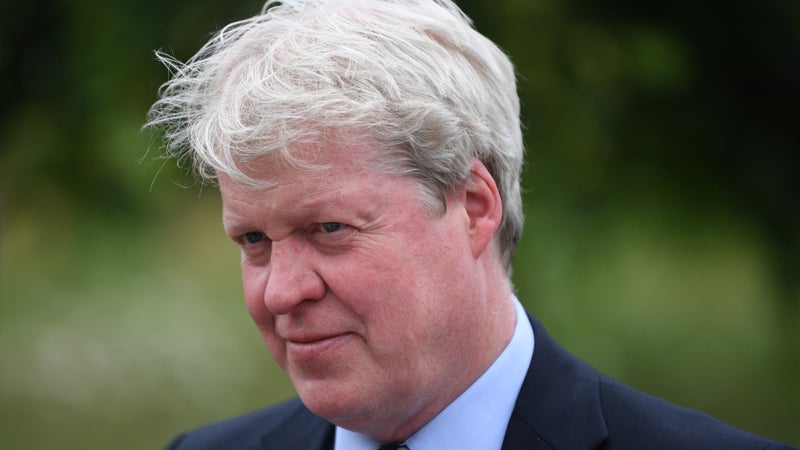 2f7d7a5e-6788-4db8-8ef2-7a039520a3f8 Charles Spencer accuse le roi Charles III de manipulation psychologique après la publication de son livre sur Diana