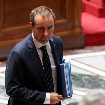 2fe9e69e-4b80-42cd-996f-c2f453e6bb7f Le Premier ministre propose de réduire les indemnités des ministres