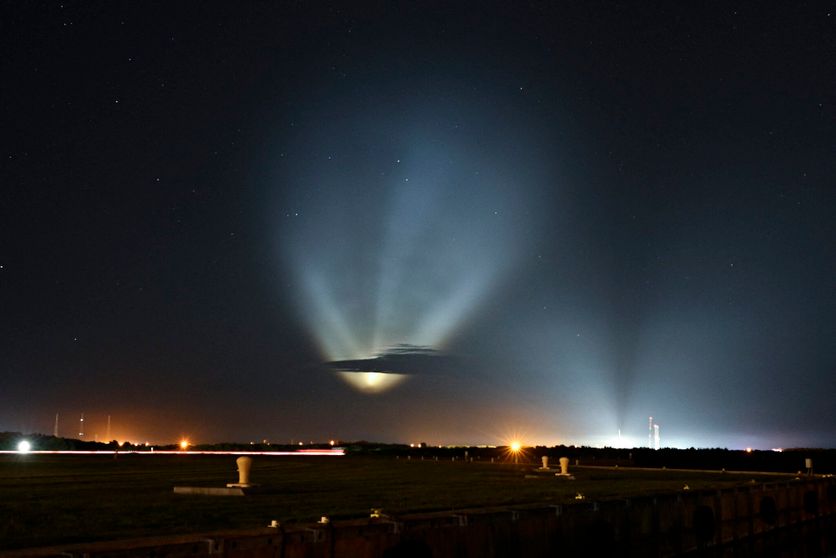 SpaceX Launches Starlink Satellites from the Cape Canaveral Space Force Station, Florida Les Enjeux Stratégiques de l’Espace dans le Contexte Actuel