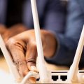 Améliorer la Connexion Wi-Fi avec une Feuille d&rsquo;Aluminium