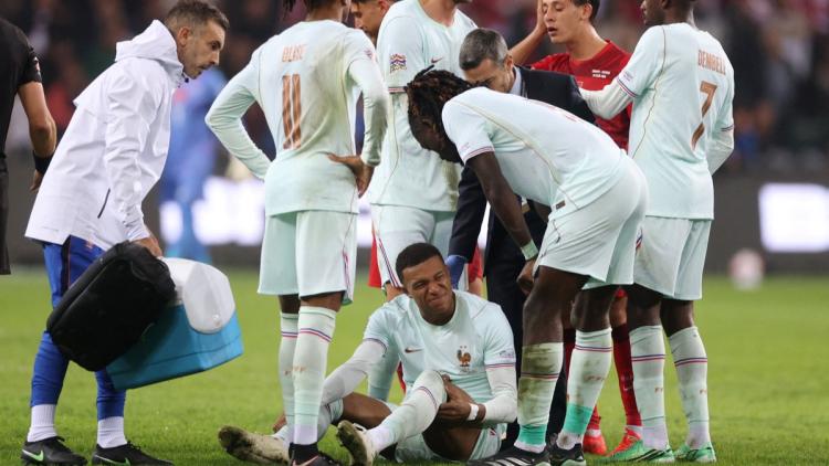 42d27665-ccce-47e3-ba6d-fb4247443a35 Kylian Mbappé touché au genou lors de la victoire contre la Turquie