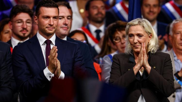 4454bc9f-538b-41ad-8e16-1b849a845188 Marine Le Pen Renforce son Équipe de Campagne pour la Présidentielle