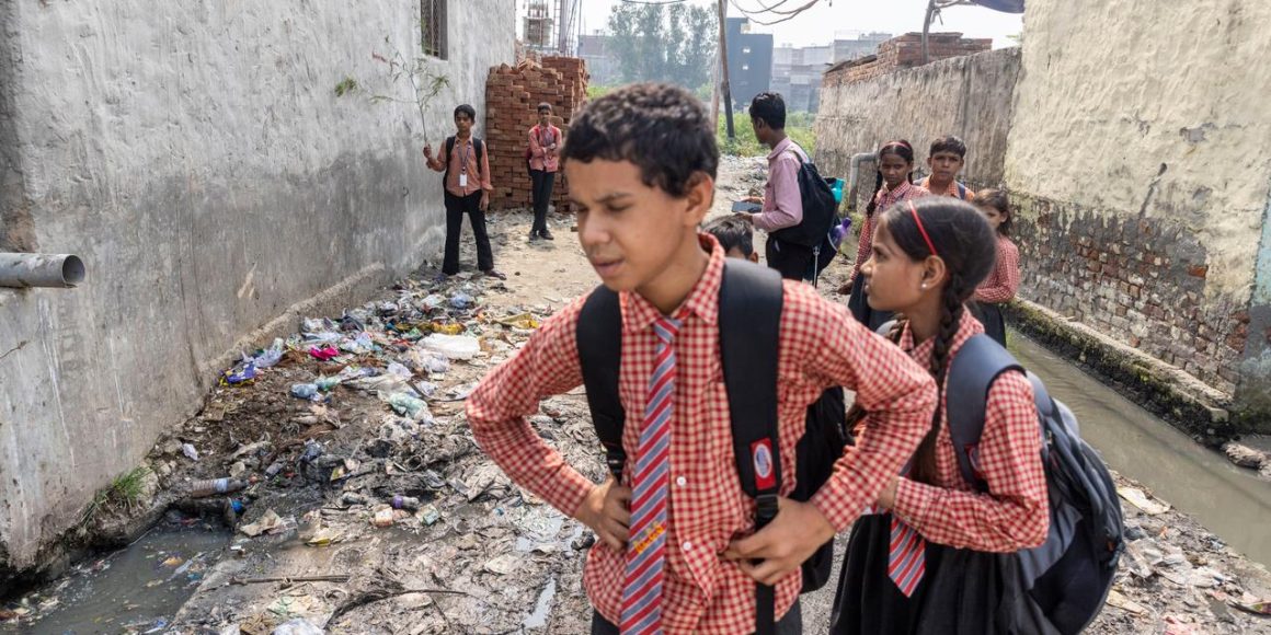 46e1ec0c-6c0c-4dc0-b2cd-54effba7270a Le Parti du peuple cafard audite les écoles en Inde