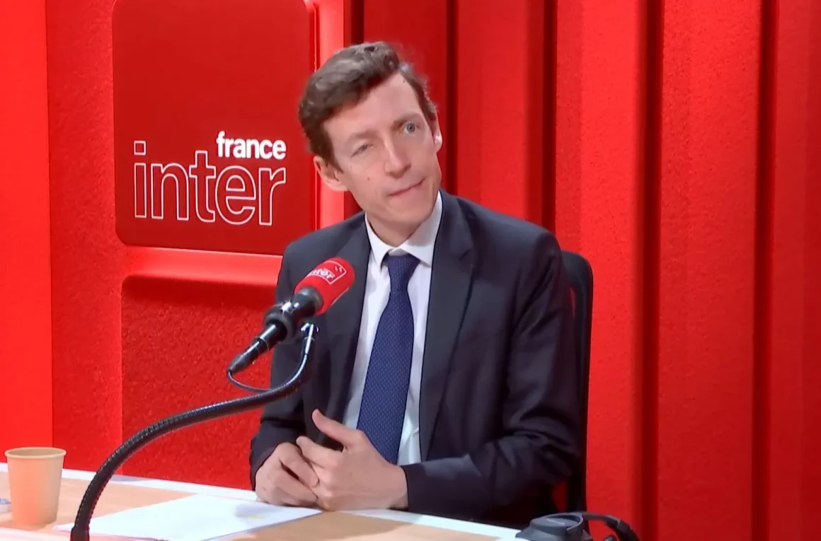 Manifestations et tensions dans les lycées : interpellations et affrontements politiques