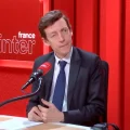 Manifestations et tensions dans les lycées : interpellations et affrontements politiques