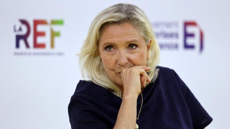 5582c9ff-0d14-4965-836b-cdadecb6bd64 Marine Le Pen lance sa campagne présidentielle à Hénin-Beaumont