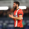 Andros Townsend échappe à un accident avec un rouleau compresseur lors d&rsquo;un match en Thaïlande