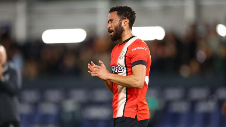 56d16eb5-2b05-43ce-aa7c-9df49f7d15a7 Andros Townsend échappe à un accident avec un rouleau compresseur lors d’un match en Thaïlande