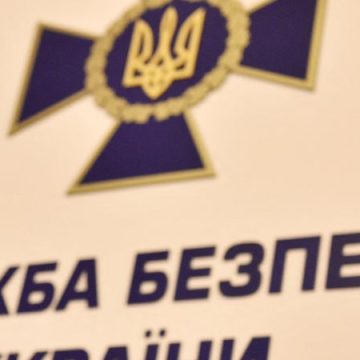 66ac8bc8-f714-4c7e-a8ae-b39b6c35dc20 Ukraine : L’impact d’un drone russe sur le siège des services de sécurité à Kiev