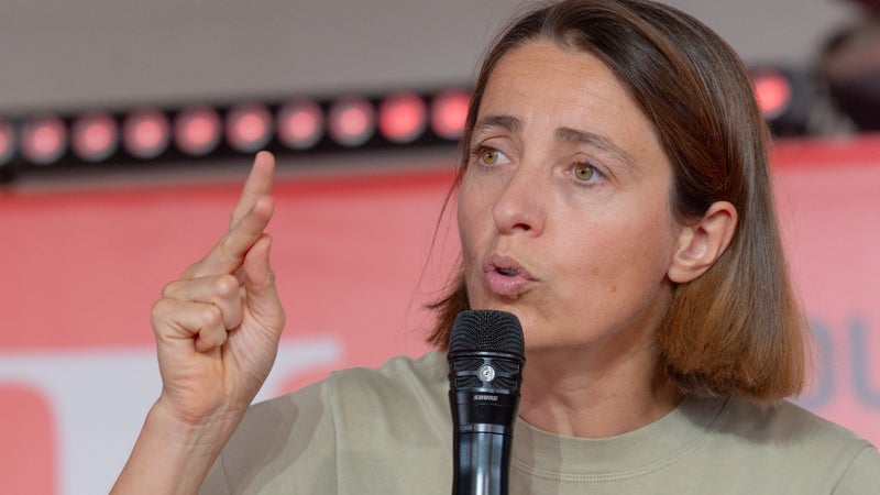 6e7c4cfa-d597-4c61-939c-c39867f3b59c Sophie Binet critique les aides gouvernementales pour les carburants
