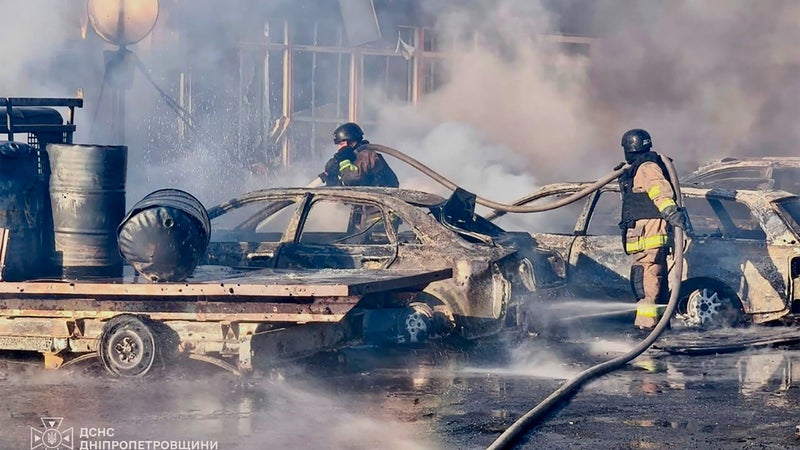 6f33f413-1256-4787-8818-8f308dc40246 Attaques en Ukraine et Discussions de Paix Potentielles