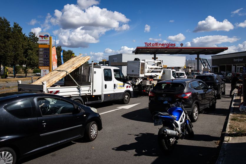 penurie de carburant TotalEnergies Impacte le Marché avec des Prix Plafonnés sur le Carburant