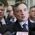 Les liens troubles entre Zondacrypto et le parti Droit et justice (PiS) en Pologne