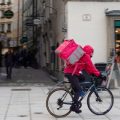 Des livreurs de Foodora demandent justice et compensation