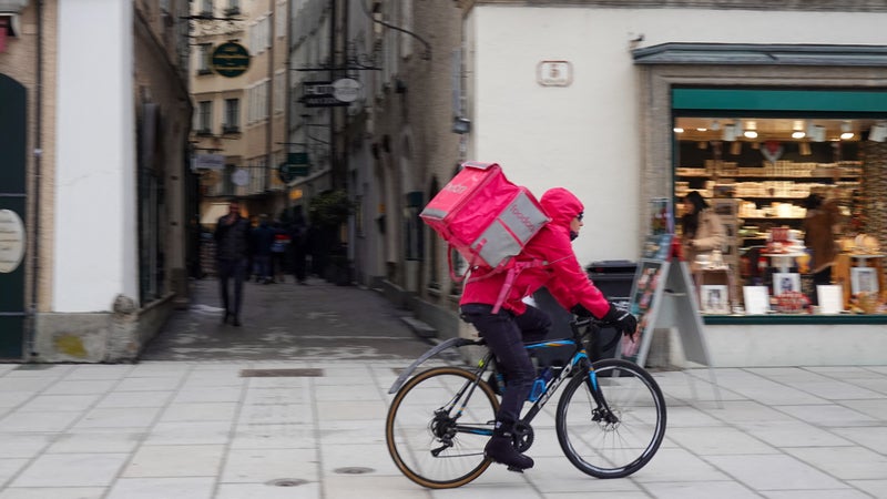 77d81fef-e17a-4a05-9715-b4a6e8c34555 Des livreurs de Foodora demandent justice et compensation