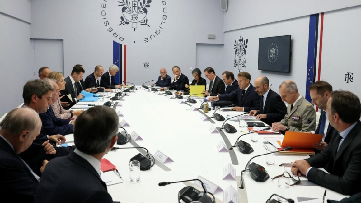 77f28d83-ac21-4333-8b0f-6aec51a343fe La nouvelle salle Vega de l’Élysée : un centre stratégique
