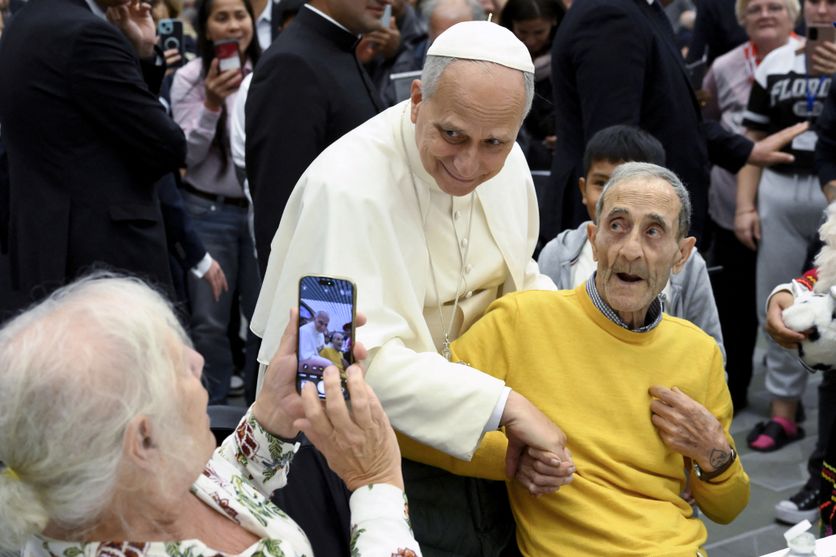 VATICAN - POPE LEO XIV LEADS A MASS FOR THE JUBILEE OF THE POOR AS ST PETER S BASILICA - 2025/11/16 La visite de Léon XIV et sa critique du capitalisme