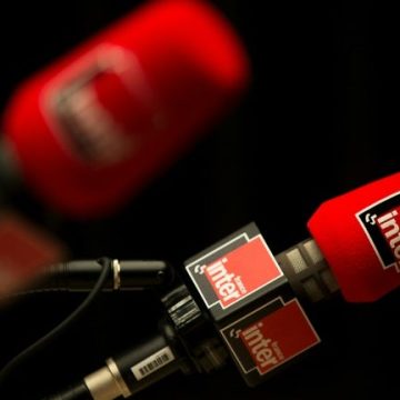 7a9a3ccf-31d6-43ef-a60a-7a731688e262 France Inter et la Controverse autour de l’Éditorialiste de Valeurs Actuelles