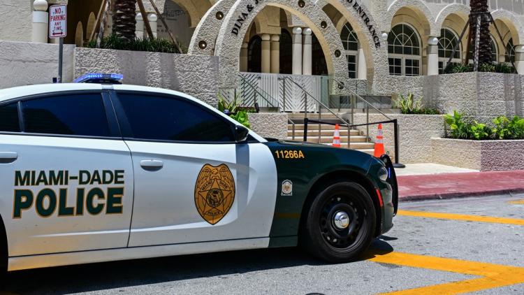 875b2515-8268-4373-a5c1-5ff5ec188c47 Un homme arrêté en Floride après s’être caché sous un lit d’hôtel